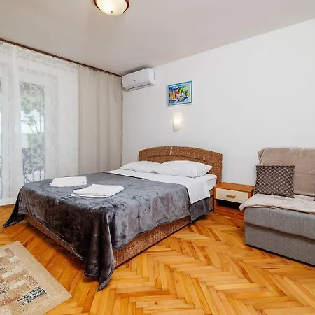 Gruene Terrasse Nur 100 Meter Zum * Jadranovo