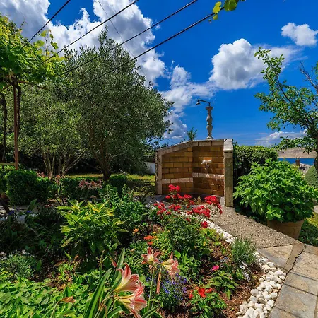 Gruene Terrasse Nur 100 Meter Zum